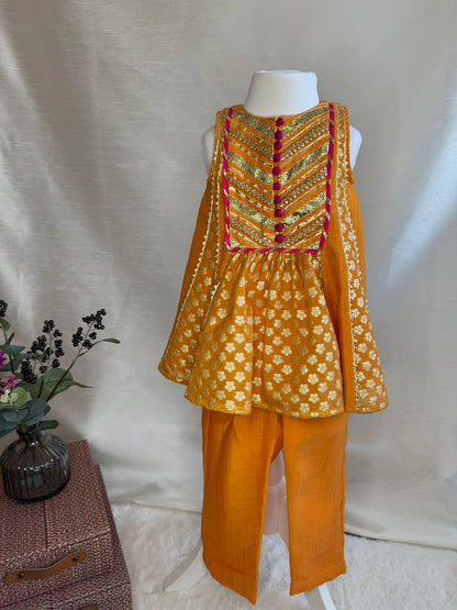 Tangerine Kali Kurta Set